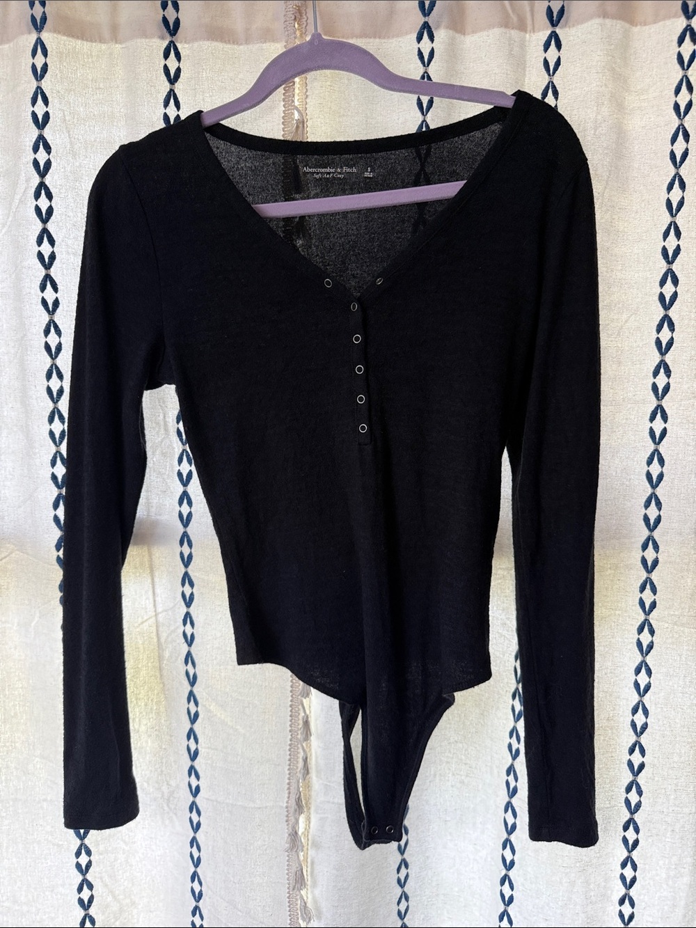 Abercrombie & Fitch Black Long-Sleeve V-Neck Snap-Front Bodysuit